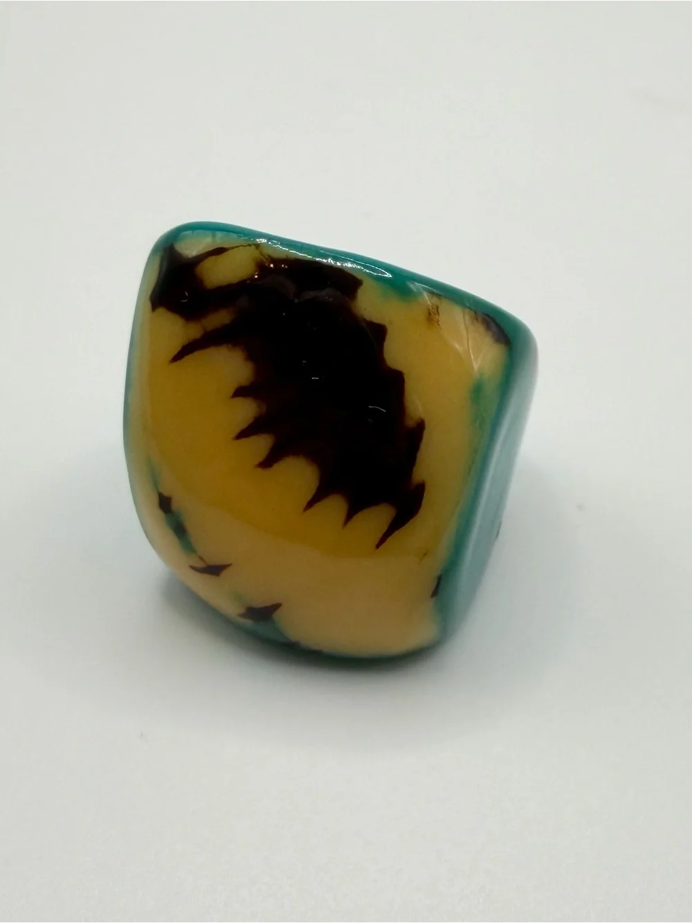 Vtg Chunky Ring Abstract Resin 6.5 Teal Yellow Black Flame Feather Marbled 1970s